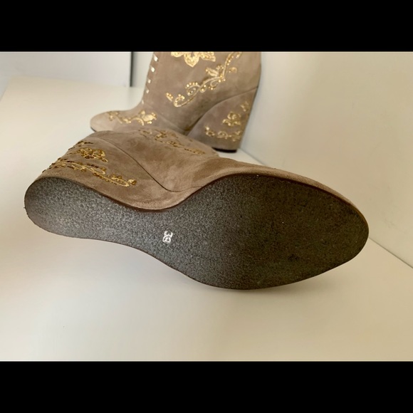 Beige Suede Leather Boots Made in Italy - Picture 3 of 5